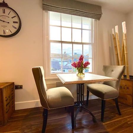 Stunning Little House On Poole Quay - Free Secure Parking & Wifi - In The Heart Of The Old Town - Great Location - Free Parking - Fast Wifi - Smart Tv - Newly Decorated - Sleeps 2! Close To Poole & Bournemouth & Sandbanks Luaran gambar