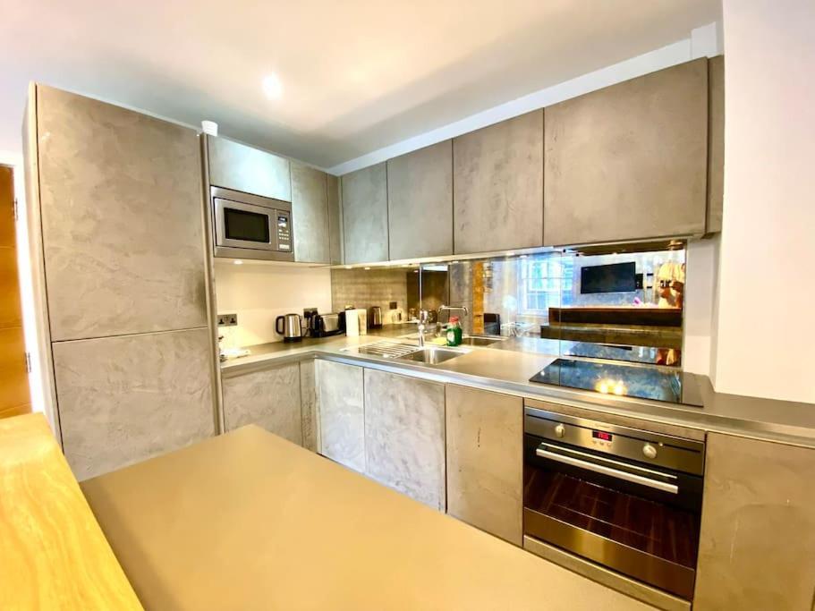 Stunning Little House On Poole Quay - Free Secure Parking & Wifi - In The Heart Of The Old Town - Great Location - Free Parking - Fast Wifi - Smart Tv - Newly Decorated - Sleeps 2! Close To Poole & Bournemouth & Sandbanks Luaran gambar