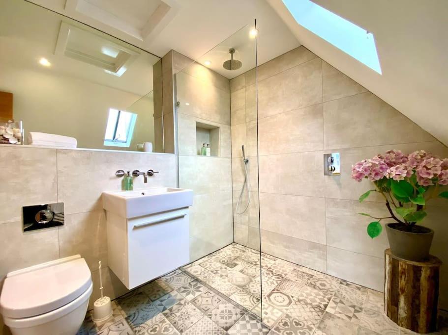 Stunning Little House On Poole Quay - Free Secure Parking & Wifi - In The Heart Of The Old Town - Great Location - Free Parking - Fast Wifi - Smart Tv - Newly Decorated - Sleeps 2! Close To Poole & Bournemouth & Sandbanks Luaran gambar